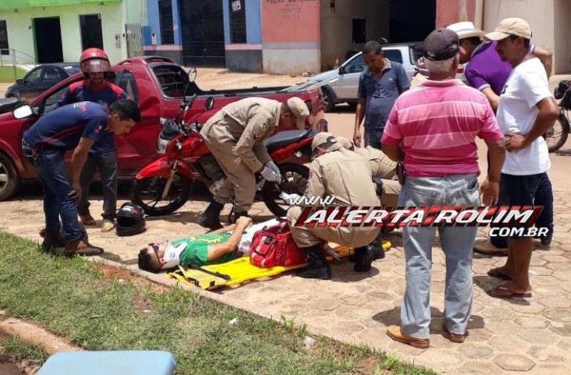 Rolim de Moura – Colisão envolvendo carro e moto na Avenida Norte Sul resulta em uma pessoa ferida
